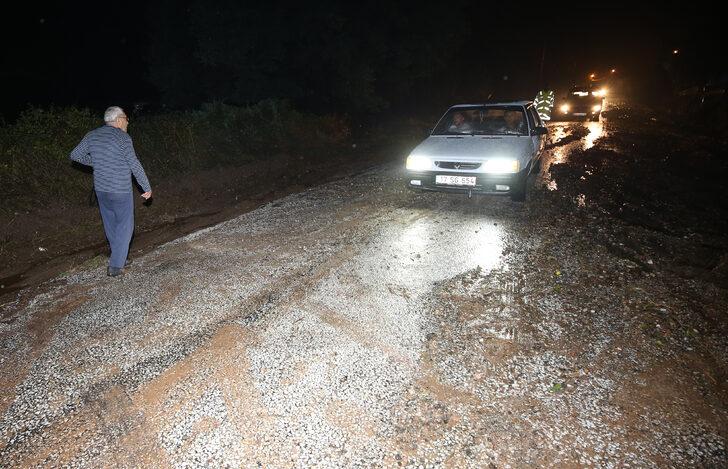 Çanakkale’de sağanak nedeniyle bir köy yolunda göçme meydana geldi G3
