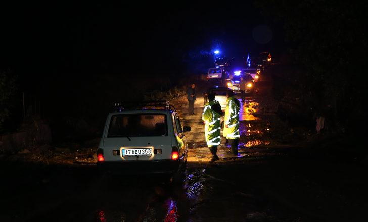 Çanakkale’de sağanak nedeniyle bir köy yolunda göçme meydana geldi G5