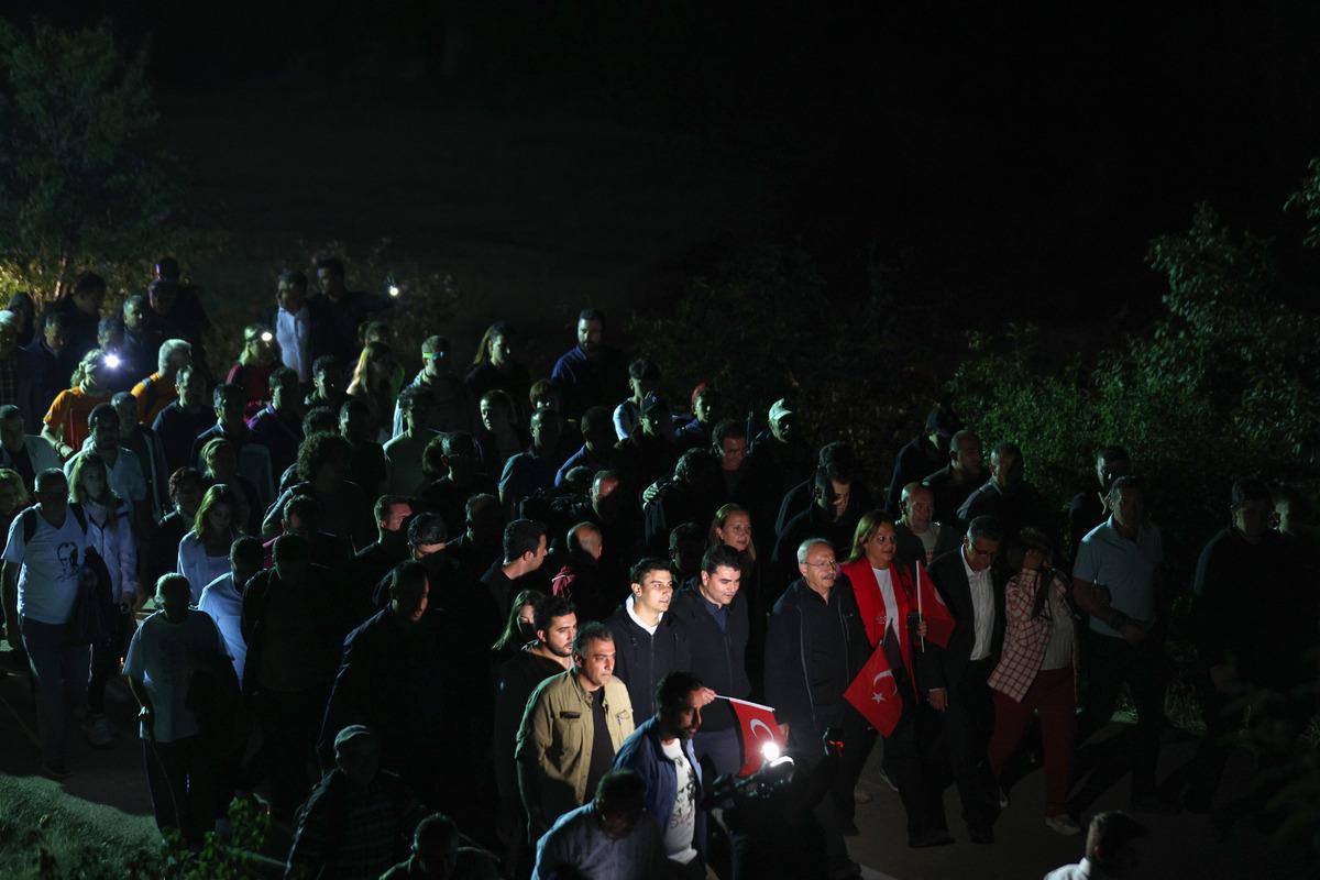 Kılı&ccedil;daroğlu ile Uysal, "Zafer Y&uuml;r&uuml;y&uuml;ş&uuml;"ne katıldı