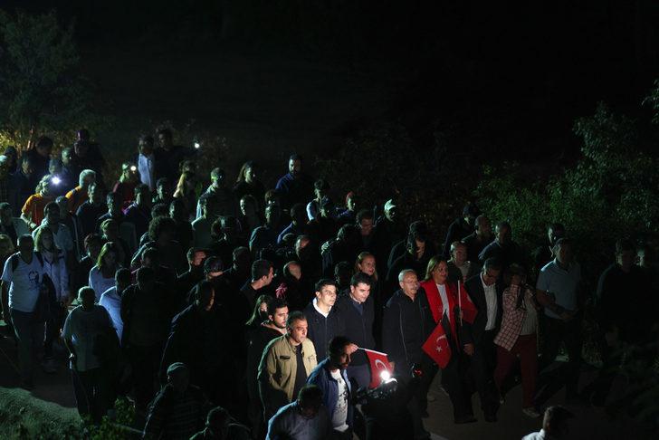 Kılıçdaroğlu ile Uysal, "Zafer Yürüyüşü"ne katıldı G1