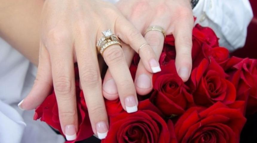 Yemeğini ge&ccedil; getiren eşinden boşandı