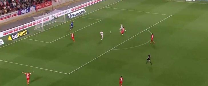 Herkes Mesut Özil'i konuşuyor! İlk maçında bakın ne yaptı... G3