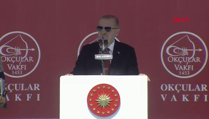 Cumhurbaşkanı Erdoğan'dan Malazgit'te net mesaj: 'Gözünün yaşına bakmayız'