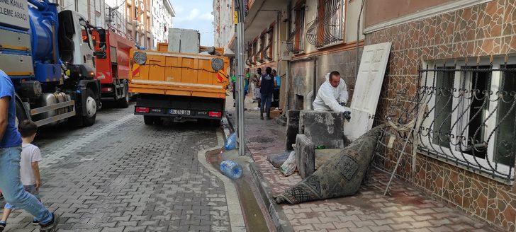 Esenyurt'ta su baskınından zarar gören bölgelerde çalışmalar sürüyor G2