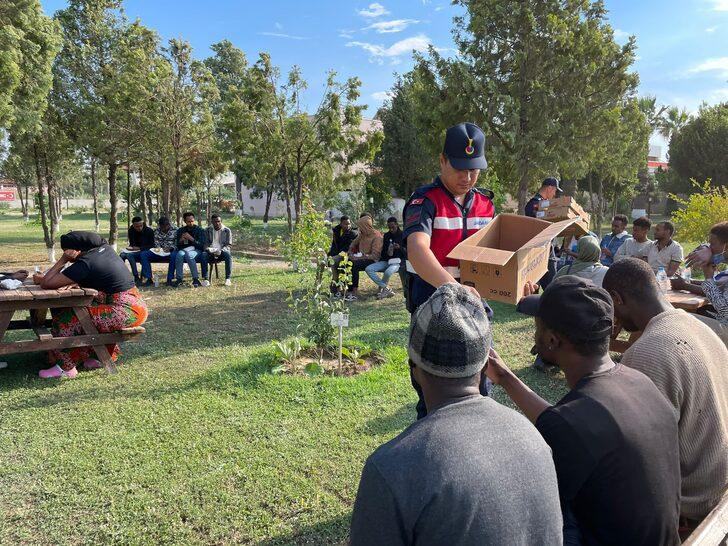 İzmir'de jandarma ekipleri 10 günde 446 düzensiz göçmen yakaladı G3