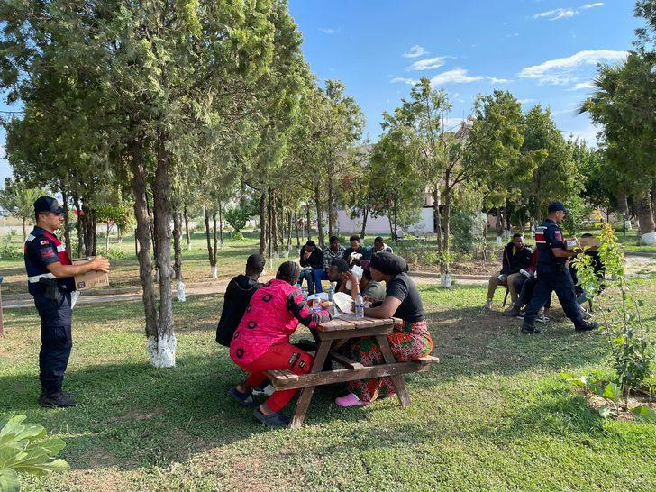 İzmir'de jandarma ekipleri 10 günde 446 düzensiz göçmen yakaladı G4
