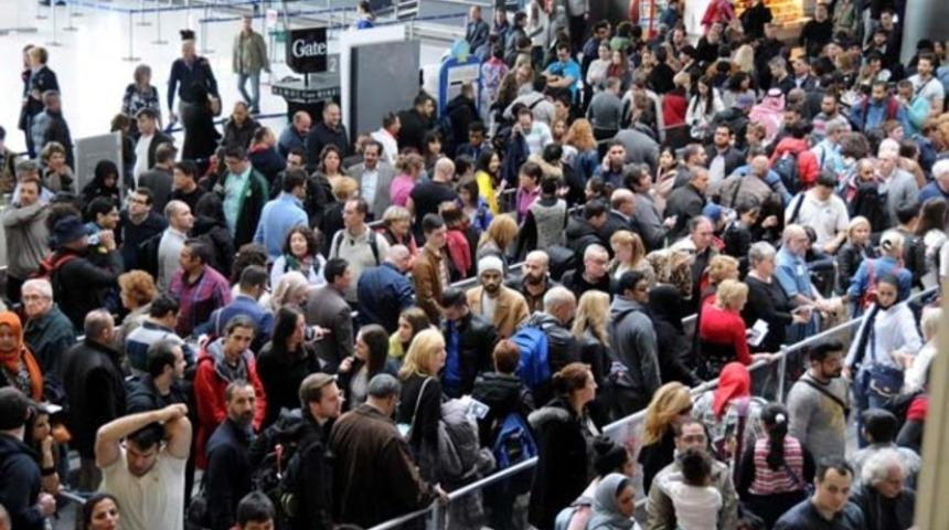 Atatürk Havalimanı'nda sistem durdu: Yurda giriş-çıkış yapılamadı