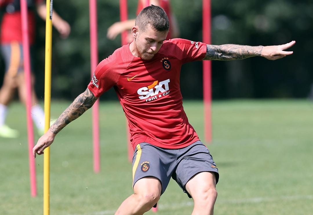 Galatasaray'da son antrenmanına &ccedil;ıktı! Anlaşma sağlandı gidiyor...