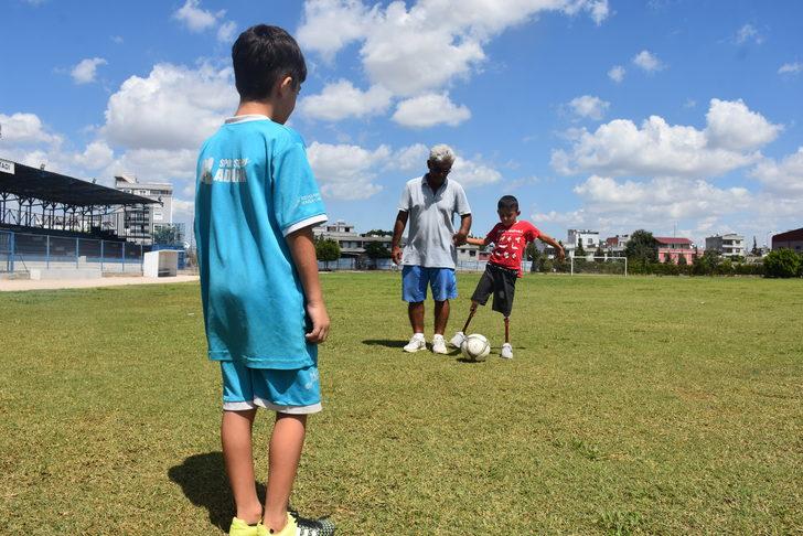 Adana'da 8 yaşındaki Muhammed protez bacaklarına kavuştu G5