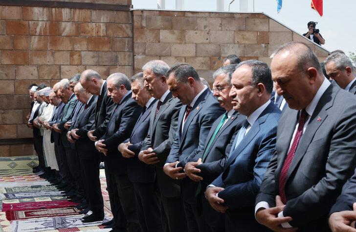 Cumhurbaşkanı Erdoğan, cuma namazını Malazgirt'te kıldı G2