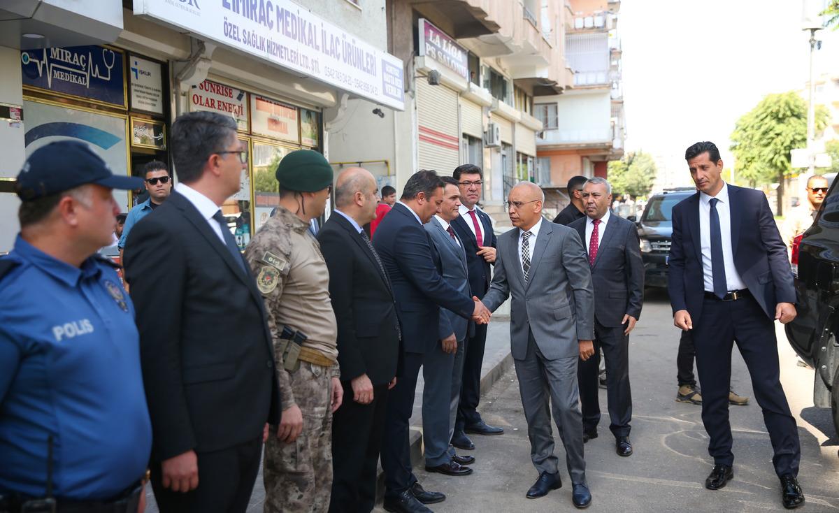 Diyarbakır Emniyet M&uuml;d&uuml;r&uuml; Kaya, merhum meslektaşı Okkan'ı andıktan sonra g&ouml;revine başladı