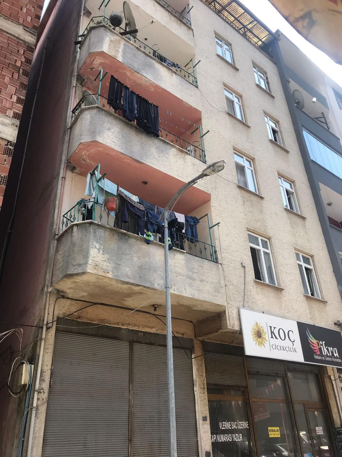 Giresun'da kafasına mermer d&uuml;şen kadın yaralandı