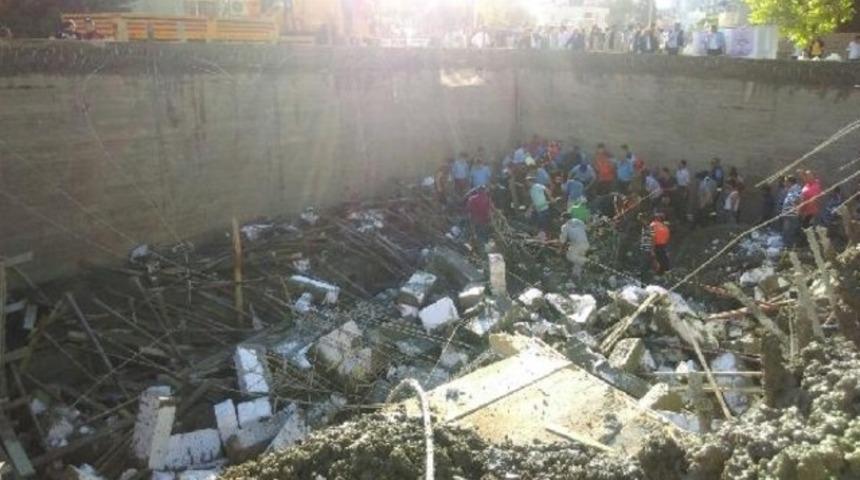 Mersin'de havuz inşaatı çöktü: 1 işçi enkaz altında