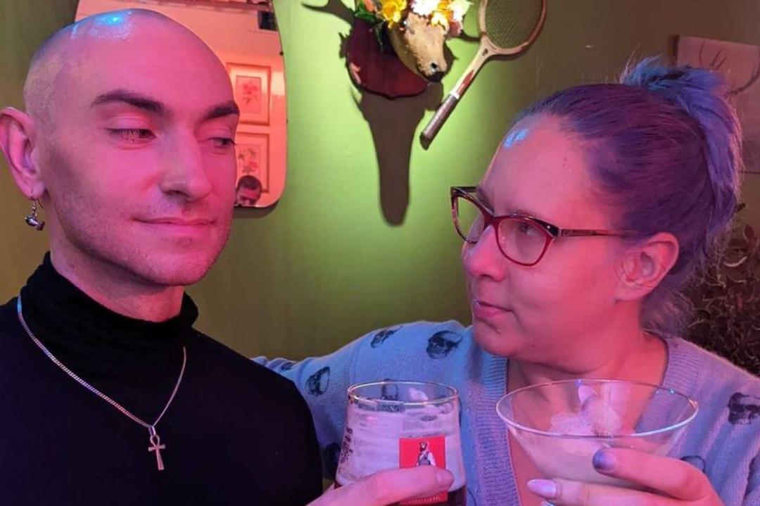 Erkek arkadaşının itirafı hayatını değiştirdi! &ldquo;Sevgilim biseks&uuml;el, birbimizin kıyafetlerini giyiyoruz&rdquo;