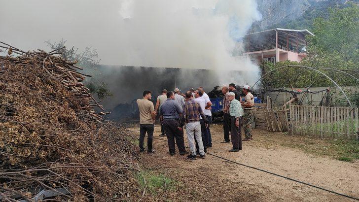 Bursa'da samanlıktaki yangında traktör ve tarım aletleri yandı G2