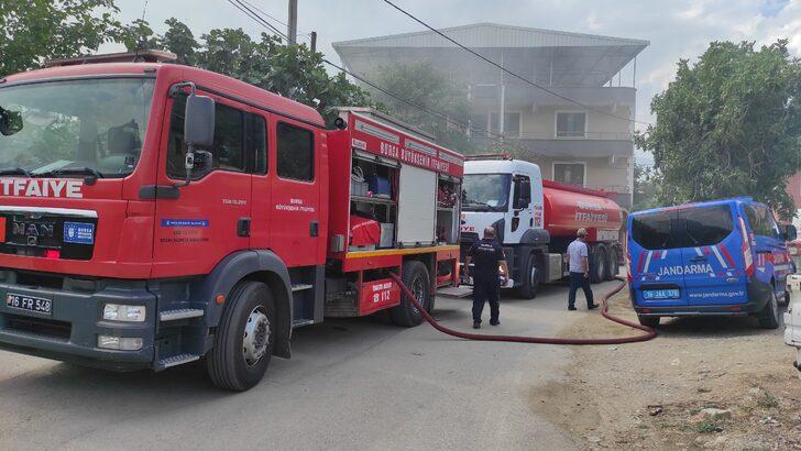 Bursa'da samanlıktaki yangında traktör ve tarım aletleri yandı G4