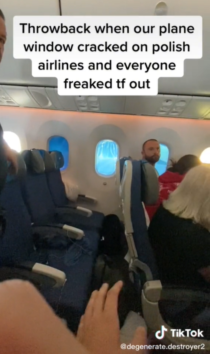 Seyir halindeki uçağın camı çatladı! Yolcular korkudan ne yapacağını şaşırdı G4