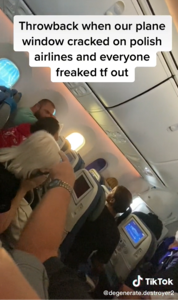 Seyir halindeki uçağın camı çatladı! Yolcular korkudan ne yapacağını şaşırdı G5