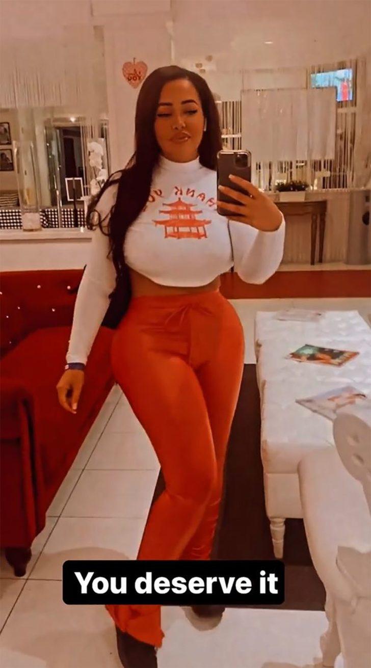 Kıyafeti uygunsuz bulunan öğretmen sosyal medyanın hedefi oldu! “Öğrencilerin dikkatini dağıtıyorsun” G2