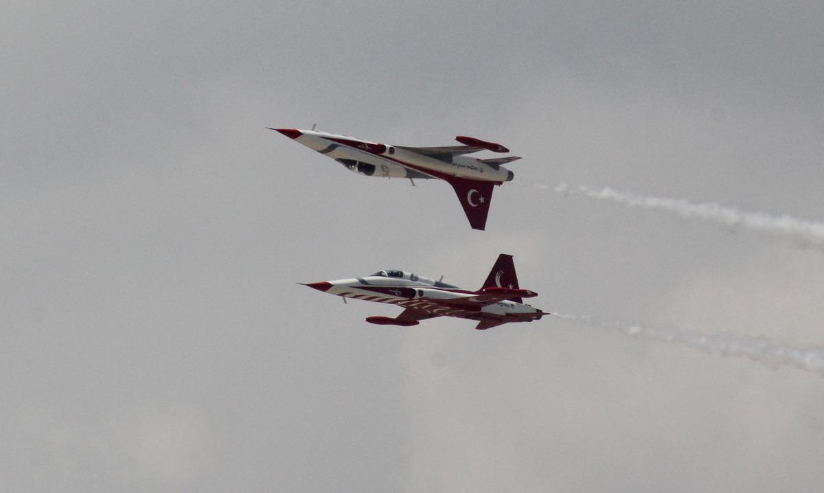 T&uuml;rk Yıldızları Afyonkarahisar'da g&ouml;steri u&ccedil;uşu yaptı