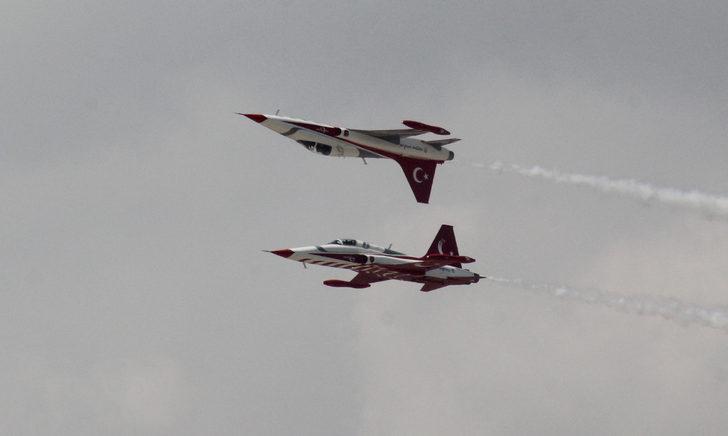 Türk Yıldızları Afyonkarahisar'da gösteri uçuşu yaptı G1