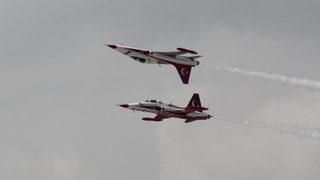 Türk Yıldızları Afyonkarahisar'da gösteri uçuşu yaptı