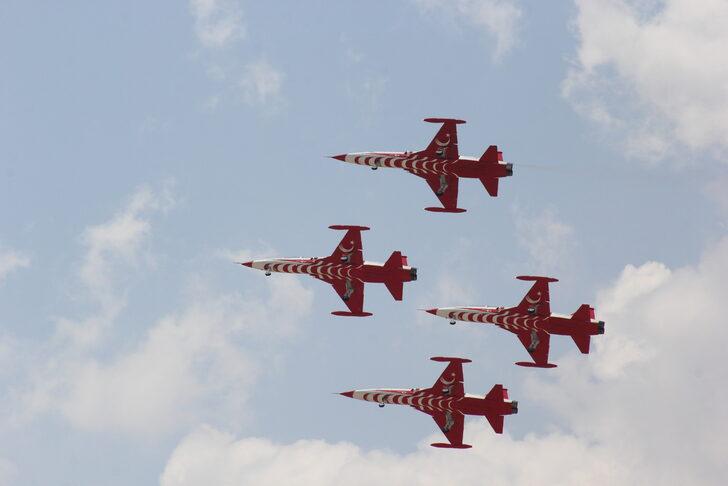 Türk Yıldızları Afyonkarahisar'da gösteri uçuşu yaptı G4