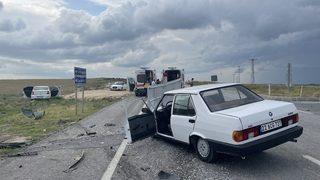 Edirne'de iki otomobilin çarpıştığı kazada 3 kişi yaralandı