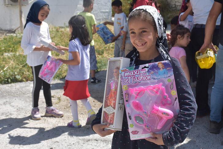 Kars'ta Kur'an öğrenen köy çocukları hayırseverlerin hediyeleriyle mutluluk yaşadı G4