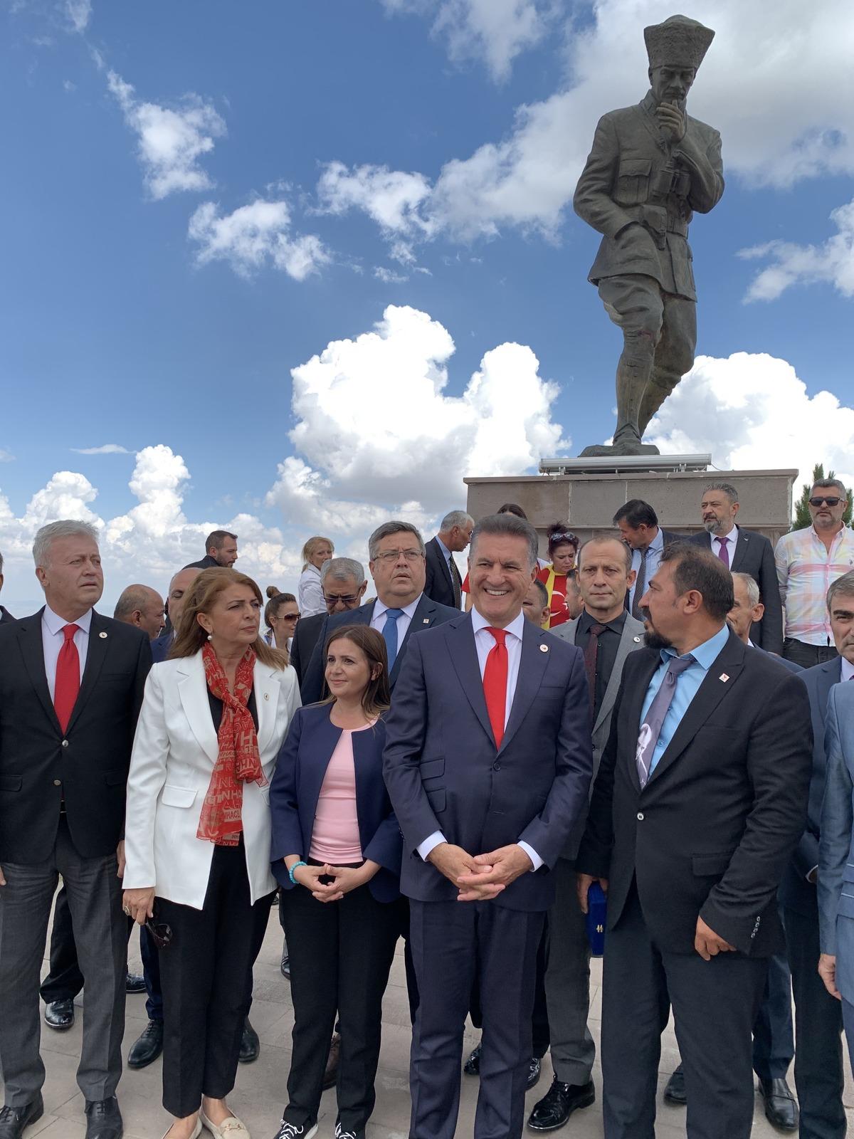 TDP Genel Başkanı Mustafa Sarıg&uuml;l, Kocatepe Anıtı'nı ziyaret etti