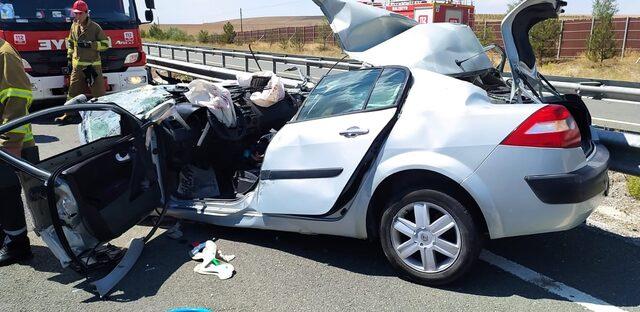 Kırıkkale'de tıra çarpan otomobildeki 2 kişi öldü, 1 kişi yaralandı