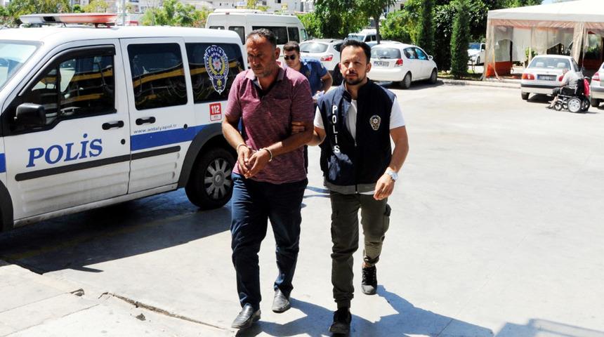 GÜNCELLEME - Antalya'da trafik kazasında ölen anne ile kızının cenazesi defnedildi