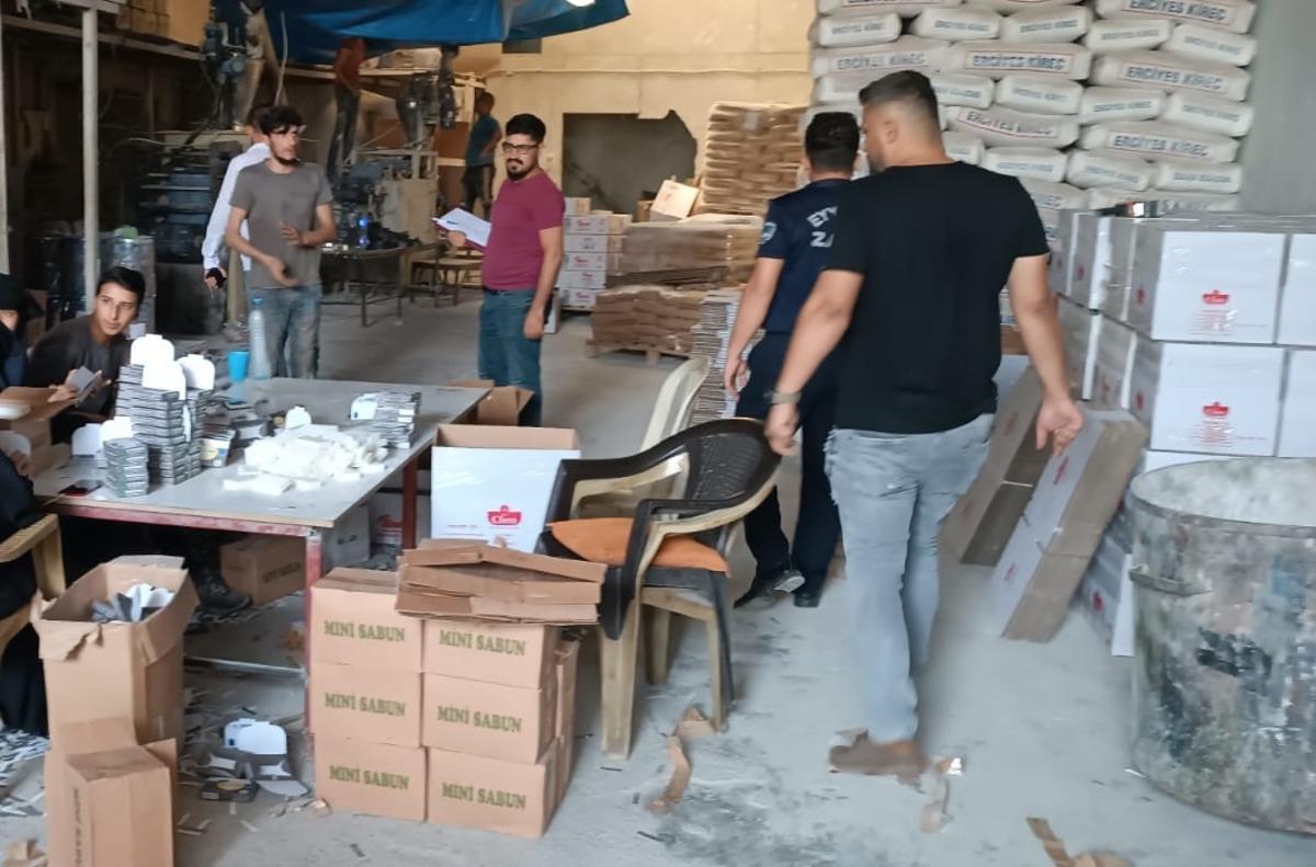 Şanlıurfa'da son kullanma tarihi ge&ccedil;miş kozmetik &uuml;r&uuml;nler imha edildi