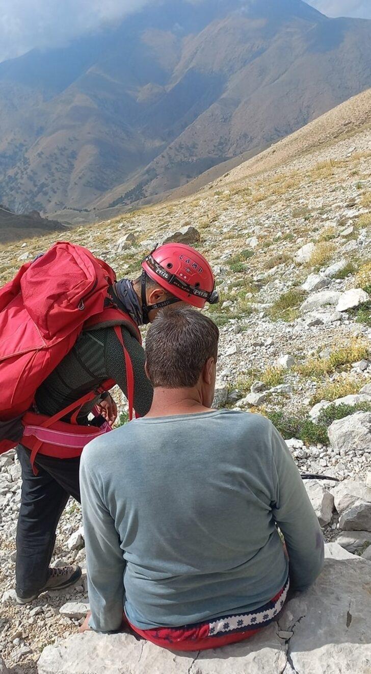 Aladağlar'da yoğun sis nedeniyle yolunu kaybeden dağcı kurtarıldı G1