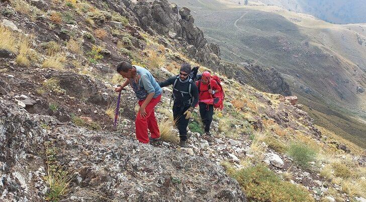 Aladağlar'da yoğun sis nedeniyle yolunu kaybeden dağcı kurtarıldı G3
