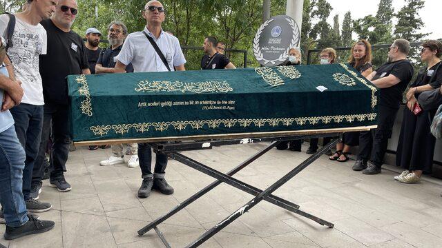 Karagöz sanatçısı Alpay Ekler son yolculuğuna uğurlandı