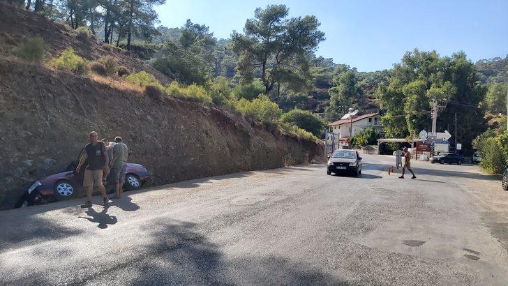 Muğla'da drift yapan otomobilin şarampole devrilmesi sonucu 2 çocuk yaralandı G2