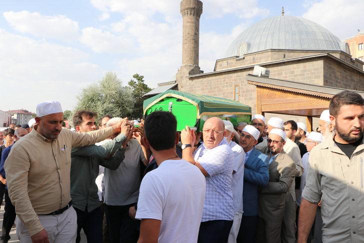 Vefat eden eski milli boksör Cazim Vuraler'in cenazesi Erzurum'da toprağa verildi G4