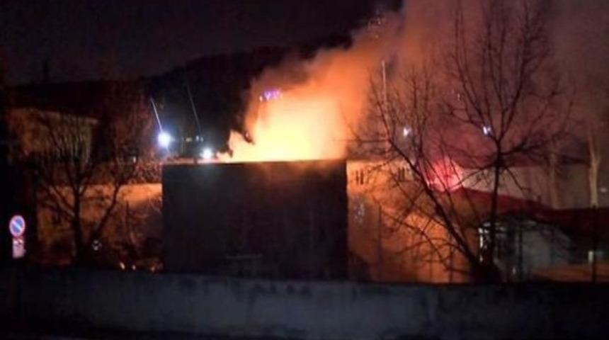 Bilgi Üniversitesi'ndeki yangın öğrencileri korkuttu