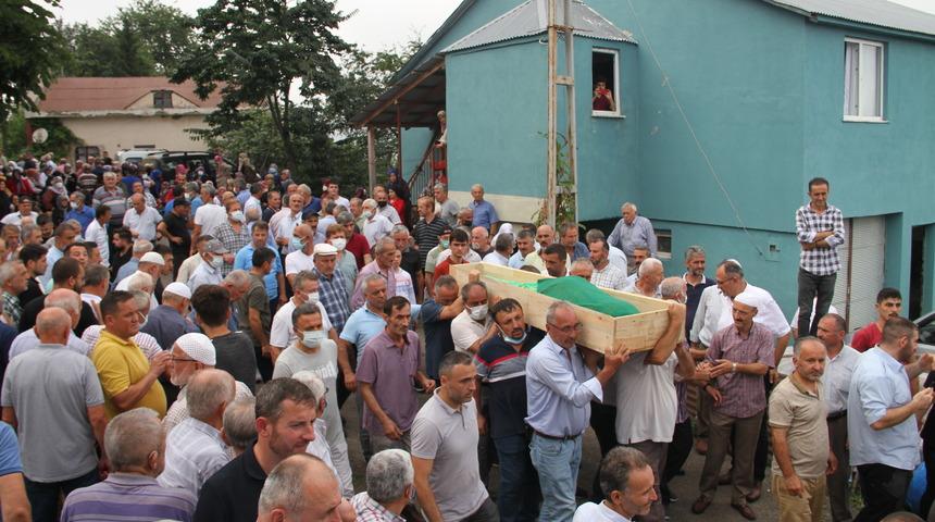 Giresun'daki trafik kazasında ölen karı koca toprağa verildi