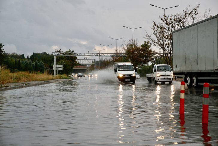 Eskişehir'de sağanak yağış hayatı olumsuz etkiledi G1