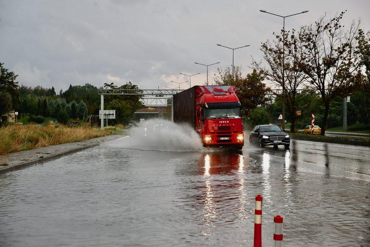 Eskişehir'de sağanak yağış hayatı olumsuz etkiledi G2
