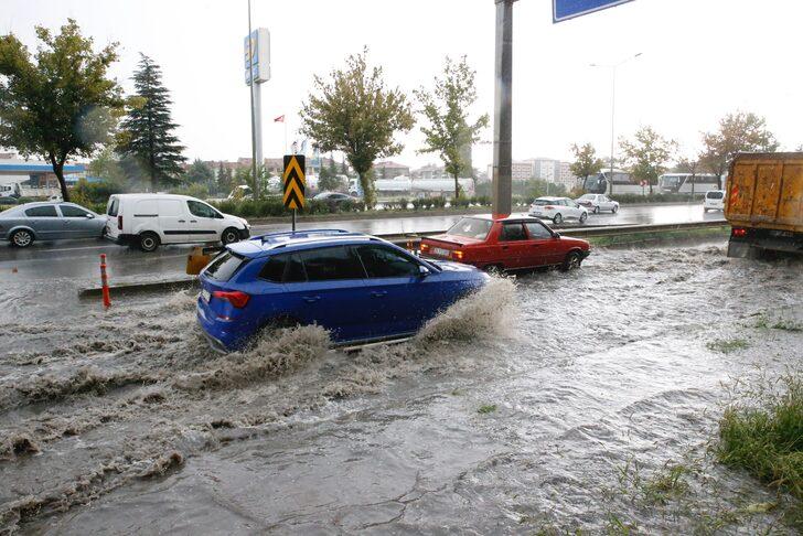 Eskişehir'de sağanak yağış hayatı olumsuz etkiledi G3