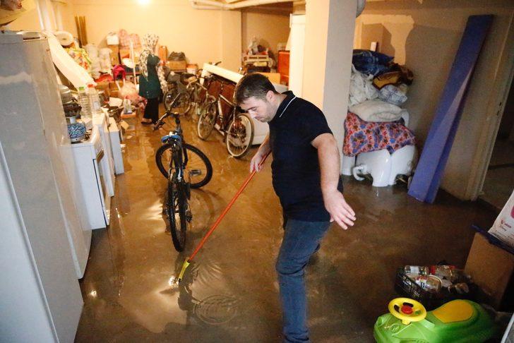 Eskişehir'de sağanak yağış hayatı olumsuz etkiledi G4