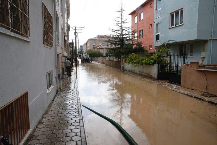 Eskişehir'de sağanak yağış hayatı olumsuz etkiledi G5