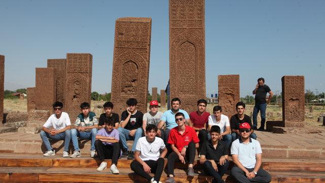 Ahlat Selçuklu Meydan Mezarlığı'nda Malazgirt Zaferi yoğunluğu
