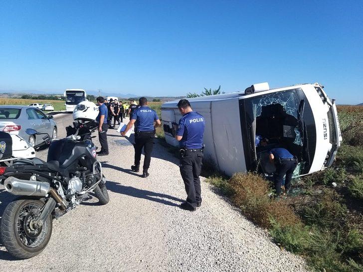 Adana'da işçi servisinin devrildiği kazada 1'i ağır 7 kişi yaralandı G2