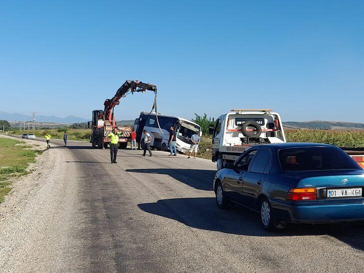 Adana'da işçi servisinin devrildiği kazada 1'i ağır 7 kişi yaralandı G5