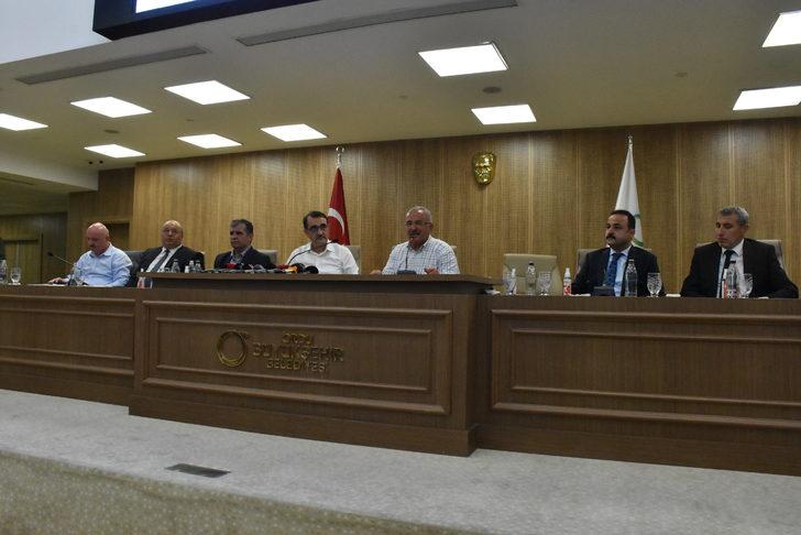 Bakan Dönmez: "Daha önce yapmış olduğumuz sismiklerden verileri değerlendirdik. Ordu'da ve Ünye'de birer kuyu planlıyoruz keşif amaçlı. Bunu da programa aldık." G1