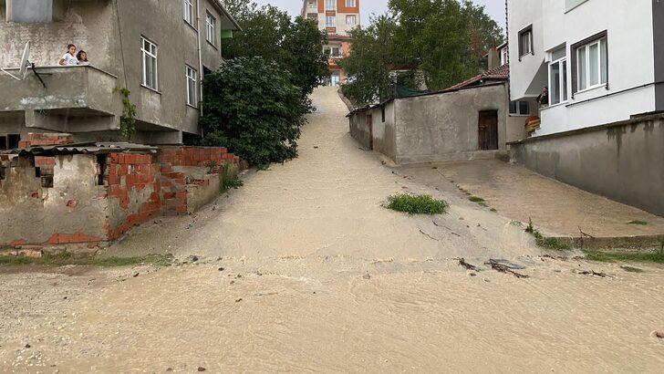 Tekirdağ'da sağanak hayatı olumsuz etkiliyor G4